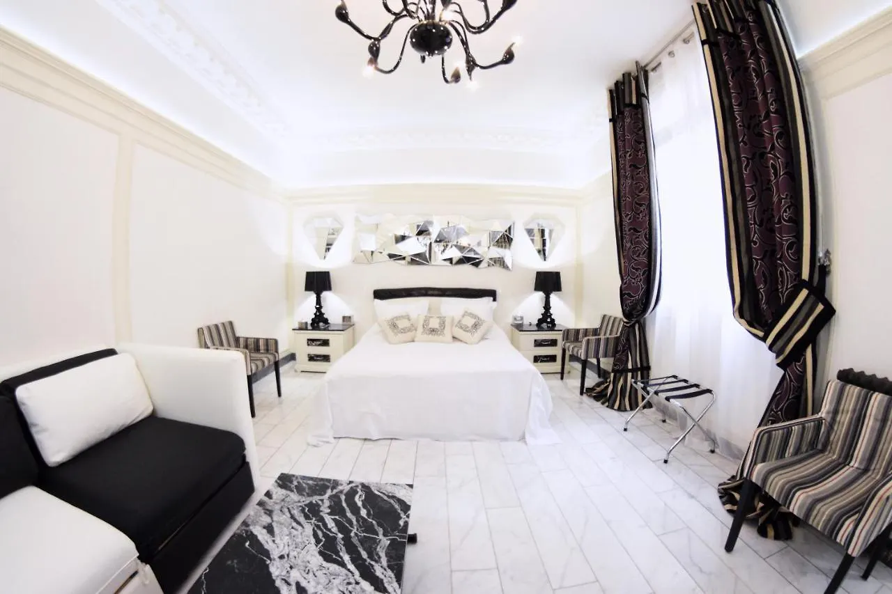 Famous Champs Elysées Paris Appartement